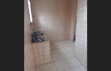 Imagem: A casa possui 3 Dormitórios, 2 Banheiros, 1 Vaga na garagem