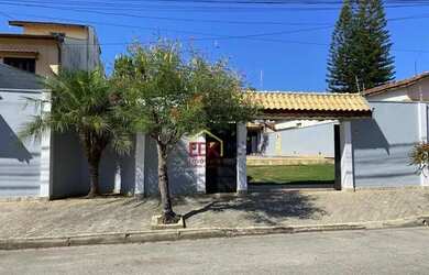 Imagem: A casa possui 2 Dormitórios, 1 Banheiro, 5 Vagas na garagem