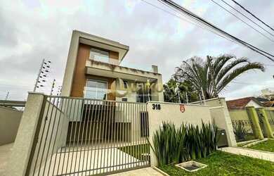 Imagem: A casa possui 3 Dormitórios, 5 Banheiros, 2 Vagas na garagem