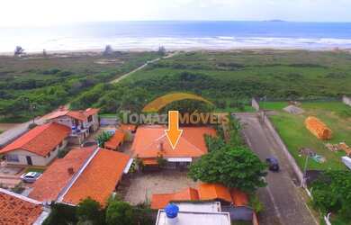 Imagem: A casa possui 3 Dormitórios, 2 Banheiros, 5 Vagas na garagem