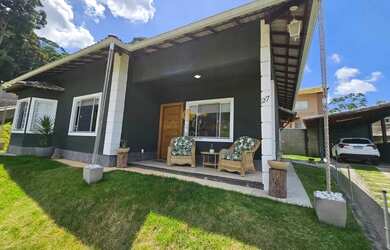 Imagem: A casa em condomínio possui 3 Dormitórios, 2 Banheiros, 1