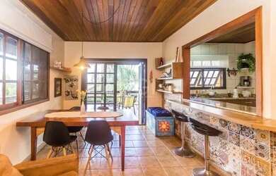 Imagem 4: CASA DE 2 DORMITÓRIOS, PISCINA, CHURRASQUEIRA E 2 VAGAS DE GARAGEM NO...