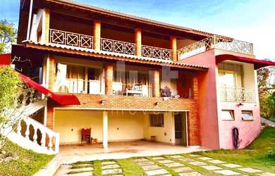 Imagem: A casa em condomínio possui 5 Dormitórios, 5 Banheiros, 3