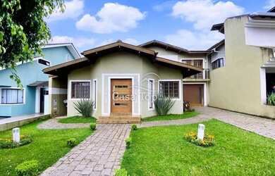 Imagem: A casa possui 3 Dormitórios, 4 Banheiros, 3 Vagas na garagem