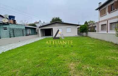 Imagem: A casa possui 3 Dormitórios, 1 Banheiro, 4 Vagas na garagem