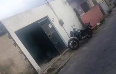 Imagem: A casa possui 2 Dormitórios, 1 Banheiro e está localizado