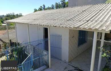 Imagem: A casa possui 5 Dormitórios, 3 Banheiros, 2 Vagas na garagem