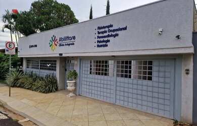 Imagem: O depósito possui 3 Vagas na garagem, 553m² de Área e está