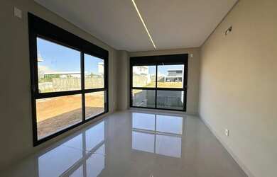 Imagem 14: Sobrado para venda possui 453 metros quadrados com 4 suítes em Jardins...