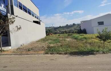 Imagem: O terreno possui 200m² de Área e está localizado em Laranjal