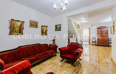 Imagem: O depósito possui 2 Vagas na garagem e 174m² de Área e está