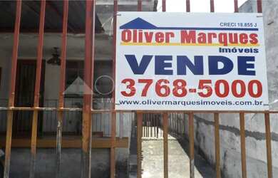 Imagem: A casa possui 2 Dormitórios, 2 Banheiros, 3 Vagas na garagem