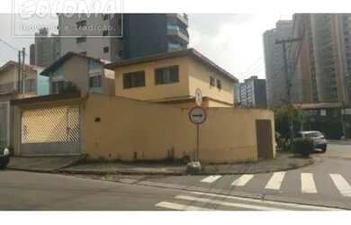 Imagem: A casa possui 4 Dormitórios, 1 Banheiro, 4 Vagas na garagem