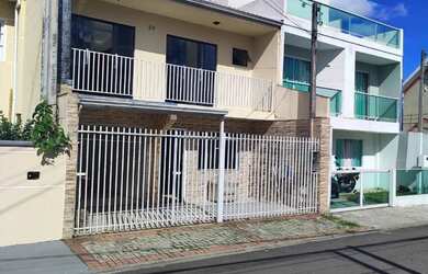 Imagem: A casa em condomínio possui 3 Dormitórios, 2 Banheiros, 2