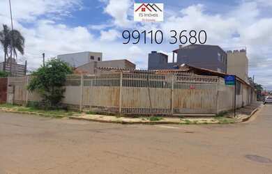 Imagem: A casa possui 3 Dormitórios, 3 Banheiros, 4 Vagas na garagem