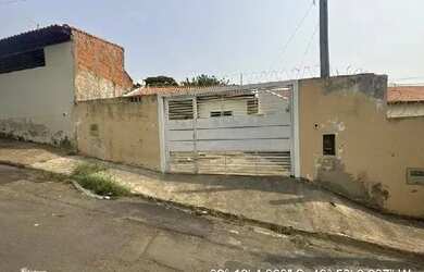 Imagem: A casa possui 2 Dormitórios, 1 Banheiro, 125m² de Área e