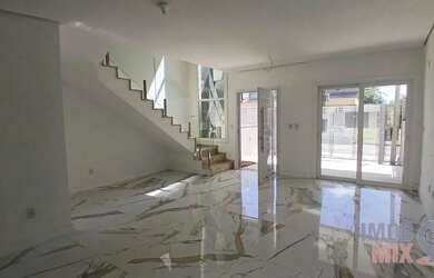 Imagem: A casa possui 3 Dormitórios, 4 Banheiros, 2 Vagas na garagem