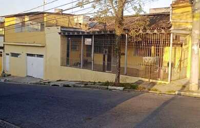 Imagem: A casa possui 3 Dormitórios, 3 Banheiros, 2 Vagas na garagem