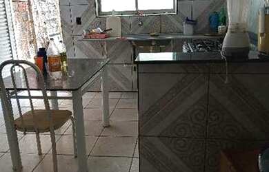 Imagem: A casa possui 2 Dormitórios, 1 Banheiro, 200m² de Área e