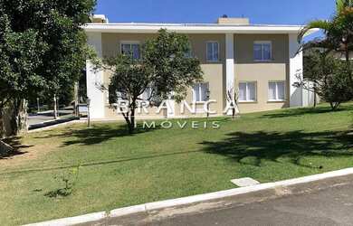 Imagem: A casa possui 4 Dormitórios, 4 Banheiros, 5 Vagas na garagem