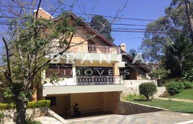 Imagem: A casa possui 5 Dormitórios, 3 Banheiros, 4 Vagas na garagem