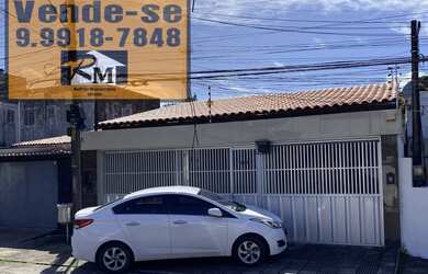 Imagem: A casa possui 3 Dormitórios, 2 Banheiros, 3 Vagas na garagem