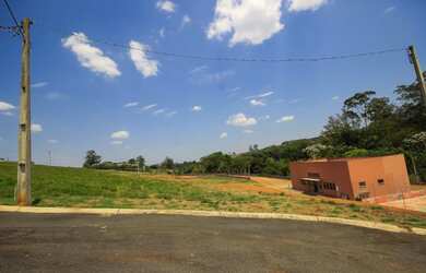 Imagem: O terreno possui 10m² de Área e está localizado em Bragança