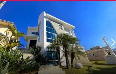 Imagem: A casa em condomínio possui 4 Dormitórios, 5 Banheiros, 4