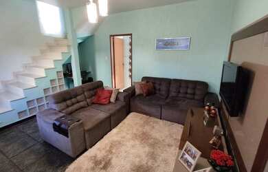 Imagem: A casa possui 3 Dormitórios, 2 Banheiros, 1 Vaga na garagem