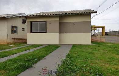 Imagem: A casa em condomínio possui 2 Dormitórios, 1 Banheiro, 2 Vagas