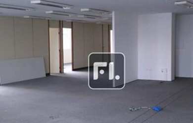 Imagem: O depósito possui 1 Vaga na garagem, 220m² de Área e está