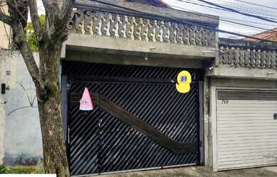 Imagem: A casa possui 3 Dormitórios, 2 Banheiros, 2 Vagas na garagem