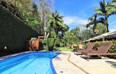 Imagem: A casa em condomínio possui 4 Dormitórios, 5 Banheiros, 4