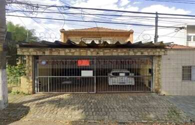 Imagem: A casa possui 3 Dormitórios, 1 Banheiro, 3 Vagas na garagem