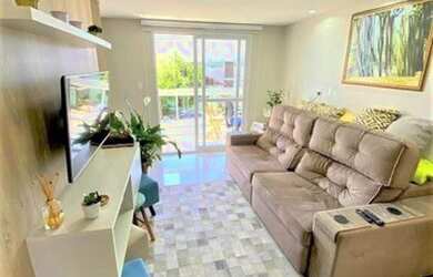 Imagem: A casa possui 3 Dormitórios, 3 Banheiros, 2 Vagas na garagem