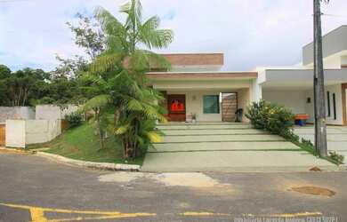 Imagem: A casa possui 3 Dormitórios, 1 Banheiro, 4 Vagas na garagem