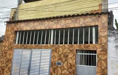 Imagem: A casa possui 2 Dormitórios, 2 Banheiros e 1 Vaga na garagem