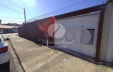 Imagem: A casa possui 2 Dormitórios, 1 Banheiro, 3 Vagas na garagem