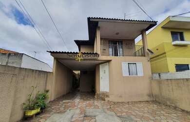 Imagem: A casa possui 4 Dormitórios, 2 Banheiros, 3 Vagas na garagem