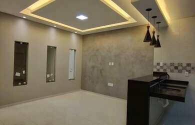 Imagem: A casa possui 3 Dormitórios, 2 Banheiros, 1 Vaga na garagem