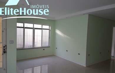 Imagem: A casa possui 4 Dormitórios, 5 Banheiros, 4 Vagas na garagem