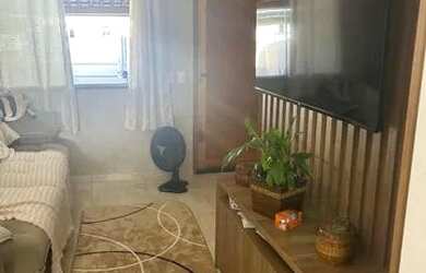 Imagem: A casa possui 2 Dormitórios, 2 Banheiros, 3 Vagas na garagem