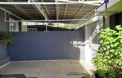 Imagem: A casa possui 3 Dormitórios, 5 Banheiros, 2 Vagas na garagem