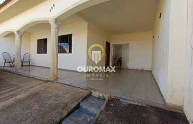 Imagem: A casa possui 2 Dormitórios, 3 Banheiros, 2 Vagas na garagem