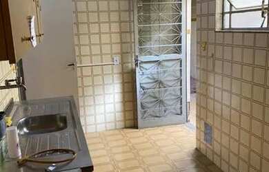 Imagem: A casa possui 2 Dormitórios, 1 Banheiro, 1 Vaga na garagem