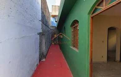 Imagem: A casa possui 3 Dormitórios, 1 Banheiro, 4 Vagas na garagem