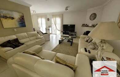 Imagem: A casa possui 4 Dormitórios, 4 Banheiros, 4 Vagas na garagem