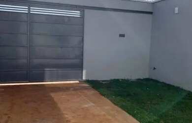 Imagem: A casa possui 2 Dormitórios, 2 Banheiros, 1 Vaga na garagem