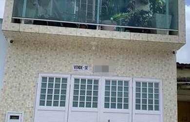 Imagem: A casa possui 3 Dormitórios, 2 Banheiros, 1 Vaga na garagem