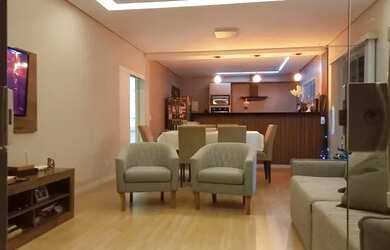 Imagem: A casa em condomínio possui 4 Dormitórios, 2 Banheiros, 3